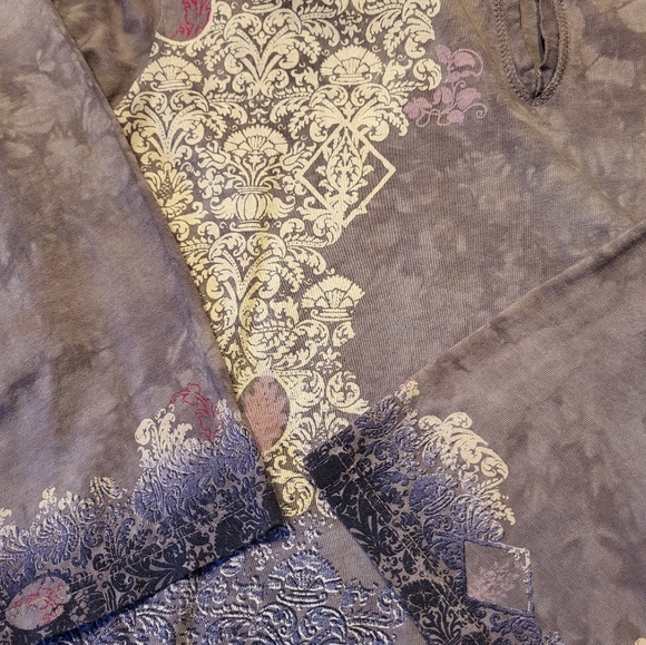 Glima. Tunic with 3/4 sleeve and split v neck. Purple / magenta. Med. - Picture 6 of 8